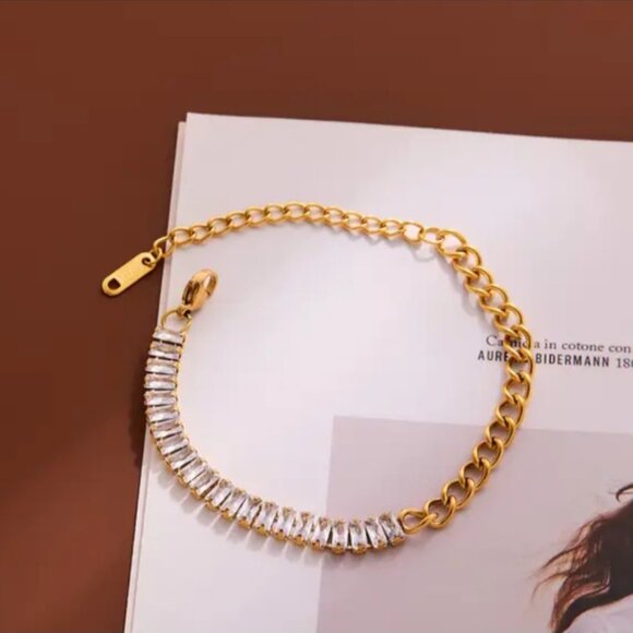 18K Gold Plated Bracelet With Sparkling Zirconia Baguettes - Picture 2 of 3